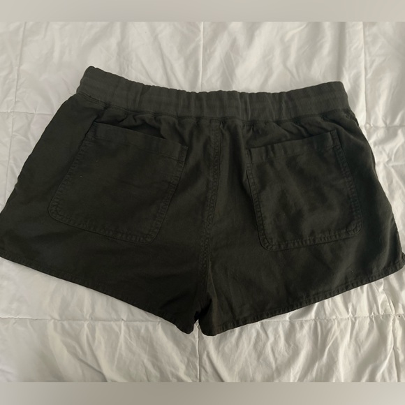 Aritzia Community Shorts M - Picture 2 of 3